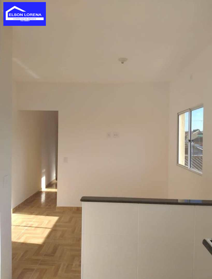 Aluga-se casa sobreposta no jardim melvi 1400 Reais