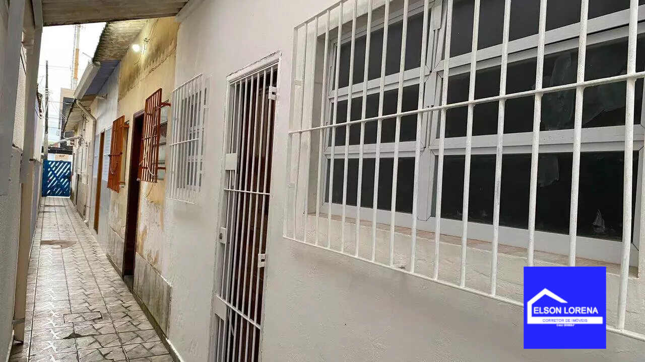 Aluga-se casa de condomínio de 1 dormitório na ocian 1.360 Reais